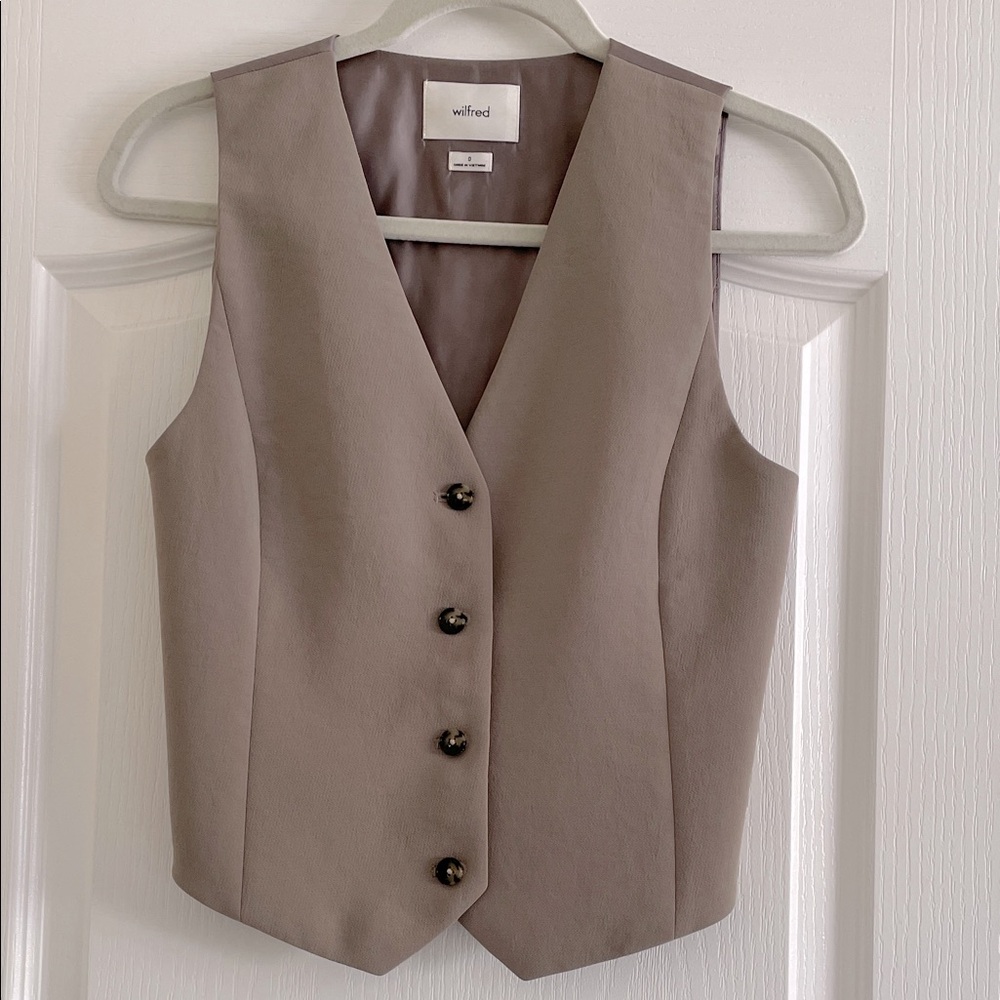 ARITZIA Wilfred | Beige Tan Buttoned Vest